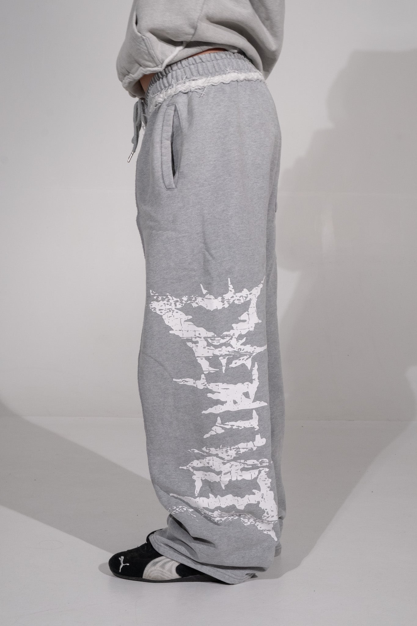 GREY CRACKED LOGO PANTS