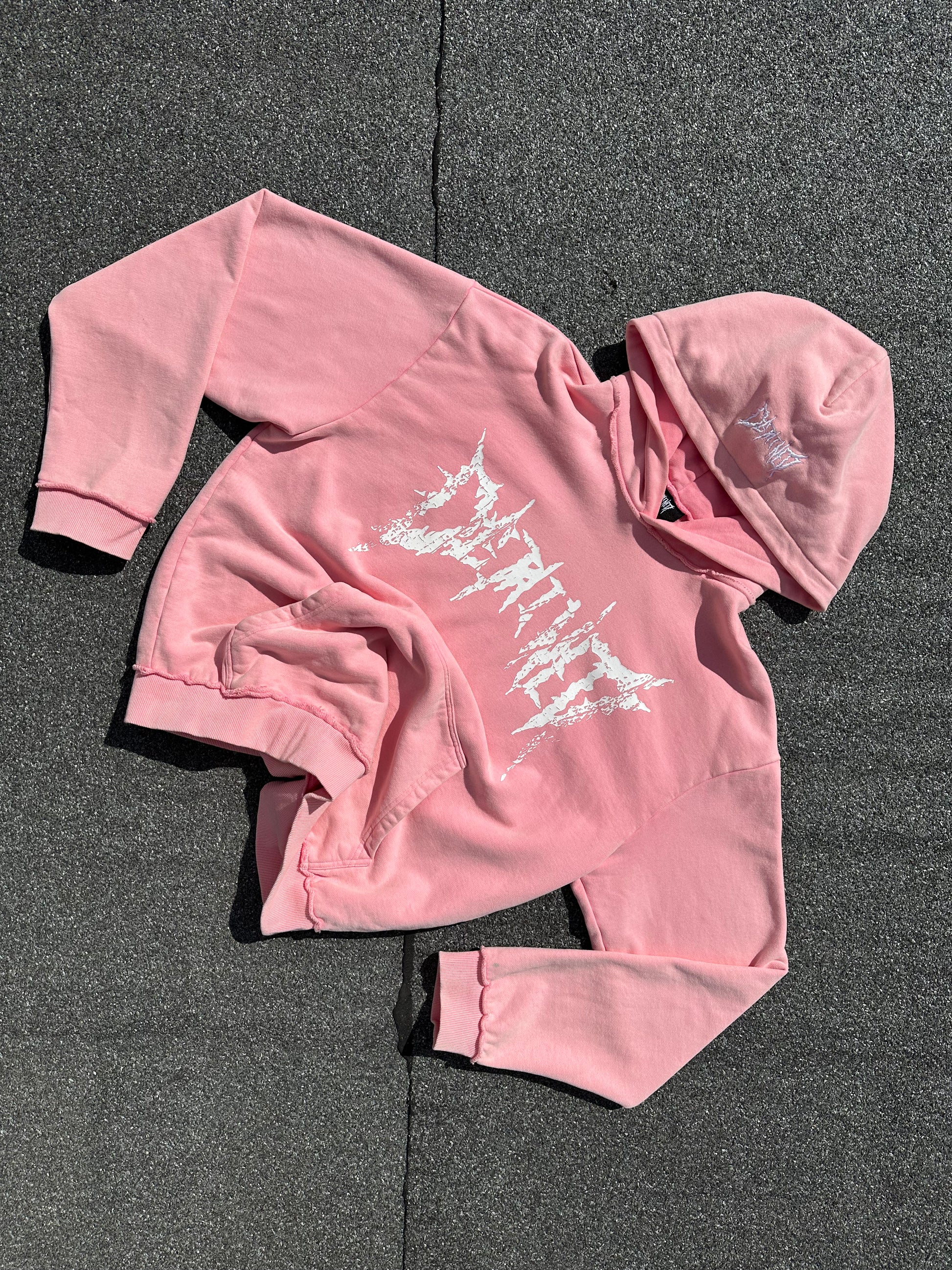 【CRITIC】CRACK LETTERING HOODIE CRITIC】CRACK LETTERING HOODIE