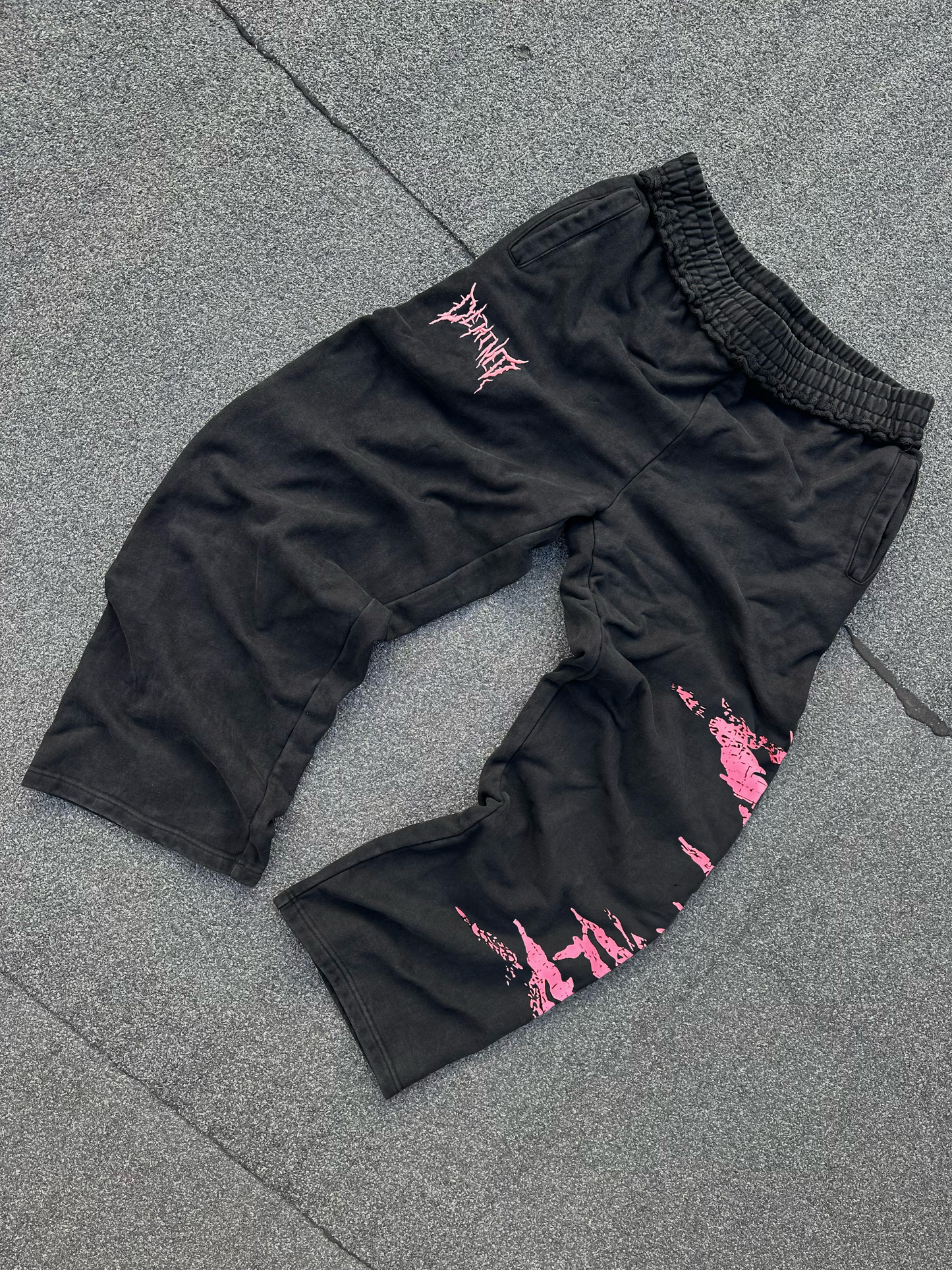 CRACKED PINK LOGO PANTS